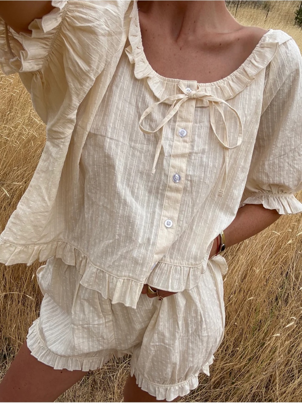Sonderous Romeo set in cream